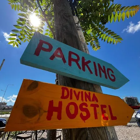 Divina Hostel Τίρανα